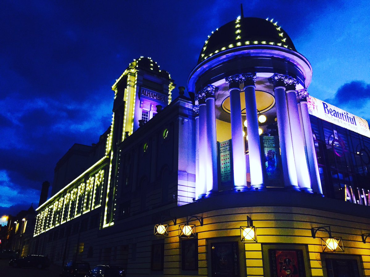 Danielle26Young's tweet photo. Let Your Light Shine!
@curiousonstage @AlhambraTheatre 

#touring #bradford https://t.co/A83e3WzTjq