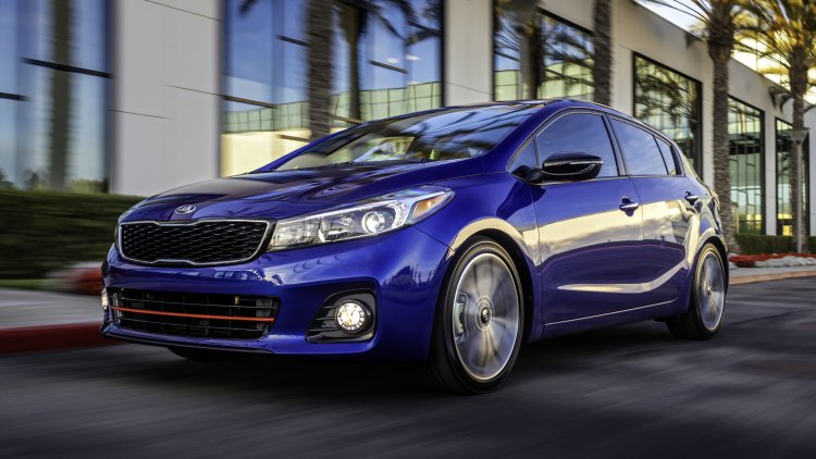 therealautoblog's tweet photo. A quick spin in the #Kia #Forte5: Sporty with a stick, like #Civic Sport -- but with lots of bells and whistles: https://t.co/BaW5dB0wtq https://t.co/TIR9BTkVTO