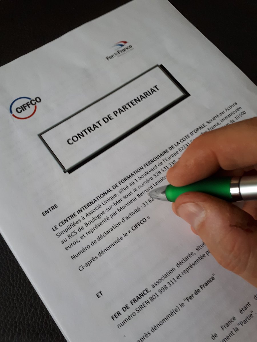 Fer de France et le <a href="/CIFFCO/">ciffco</a> en partenariat pour le cycle #MoissonDesroches des jeunes dirigeants du ferroviaire. C'est signé ! #railisfuture