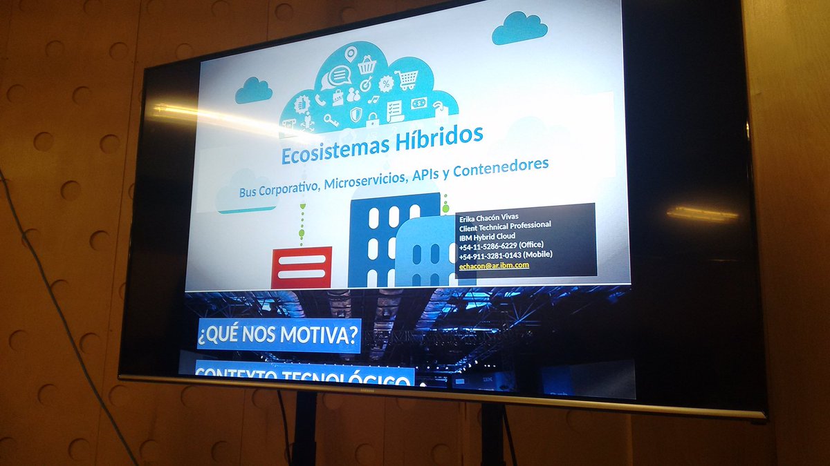 lanzamariela's tweet photo. @herickbeth y Armando Castillo en el lab "De los datos a la nube" en el RTE hablando de Ecosistemas Híbridos #TechieIBM https://t.co/zek7YRqLgk