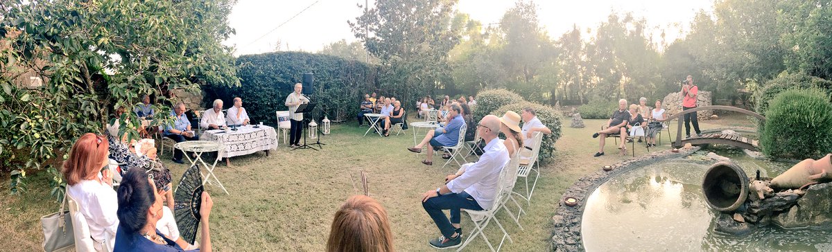 gfigueras's tweet photo. Un plaer escoltar la bonica poesia d'en @joaneliesadell als jardins de #SaMandra amb la musical alternança del català i l'italià #Scandaglio https://t.co/WrRqzgBuB8
