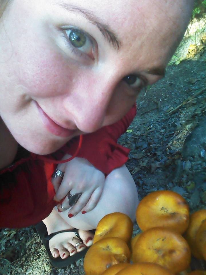 LAWoodsideLove's tweet photo. If I'm not ok later, u know why π€ͺπ #nofilter #nomakeup #nature #NaturePhotography #mushrooms #forest #greeneyes #RealEyebrows #photographyπΏ https://t.co/L9nuObTlwl