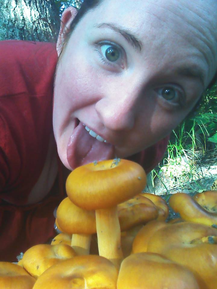 LAWoodsideLove's tweet photo. If I'm not ok later, u know why π€ͺπ #nofilter #nomakeup #nature #NaturePhotography #mushrooms #forest #greeneyes #RealEyebrows #photographyπΏ https://t.co/L9nuObTlwl