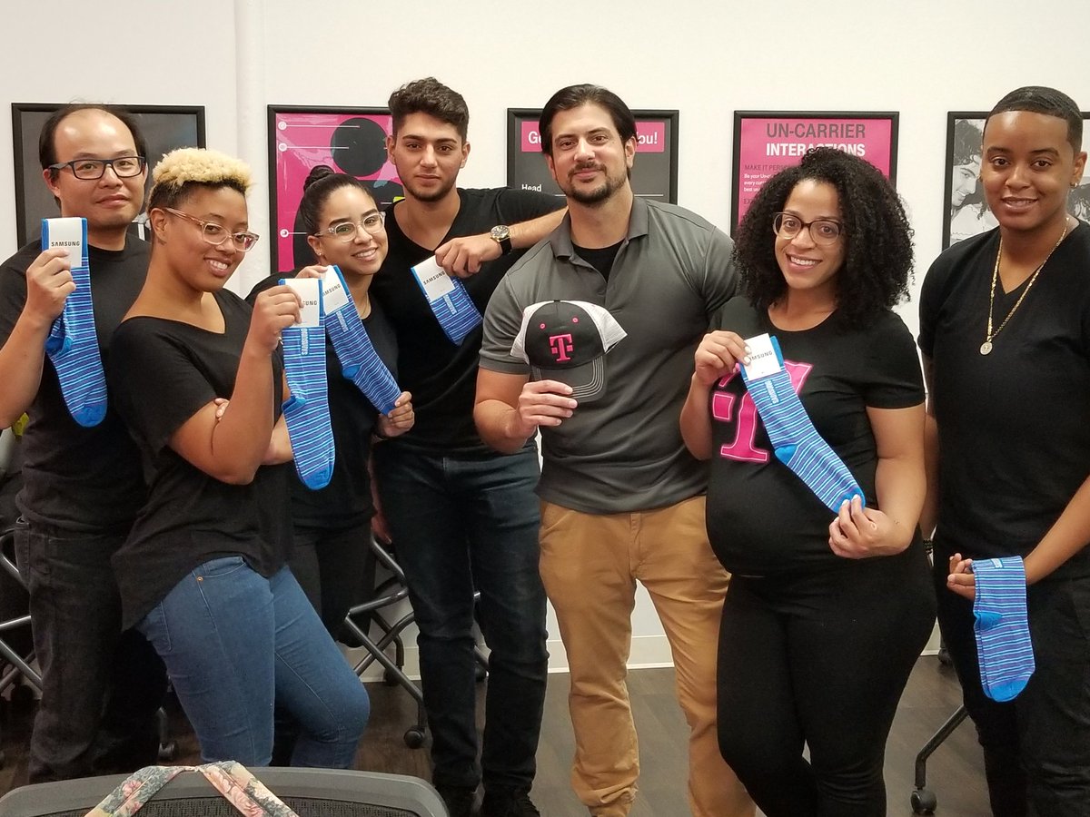 JakeJonesNYC's tweet photo. Astoria #MLC @theSamsungSide @JohnLegere @trainerdani5 
#UnCarrier #astoriamlc #tmobilenever https://t.co/IHGObJLM2g
