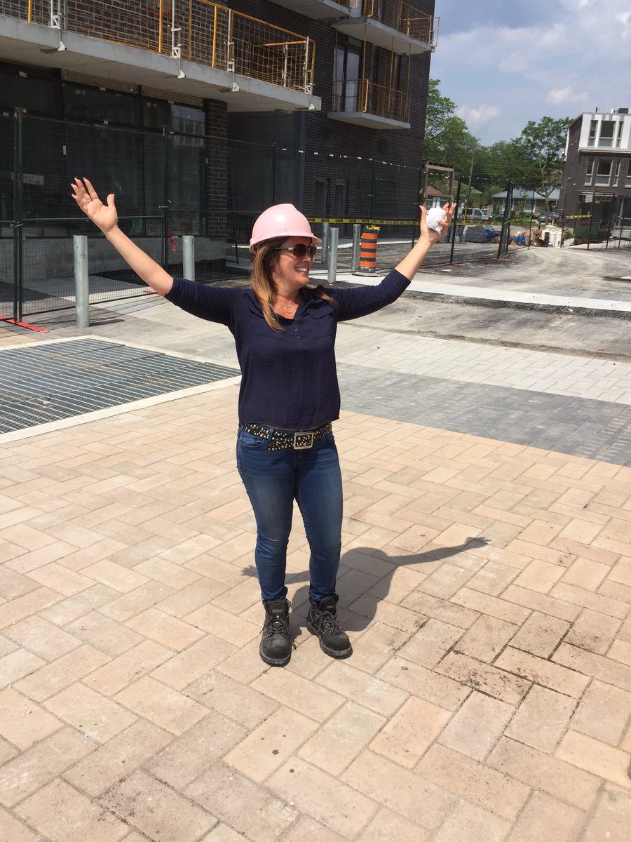 Paver_King's tweet photo. @BWS_Sal checking out our @BestWayStone paradise here @FRAMSlokker in @TorontoComms today! She even brought @Gatorade
#BestwayFam https://t.co/siTcOf07Bn