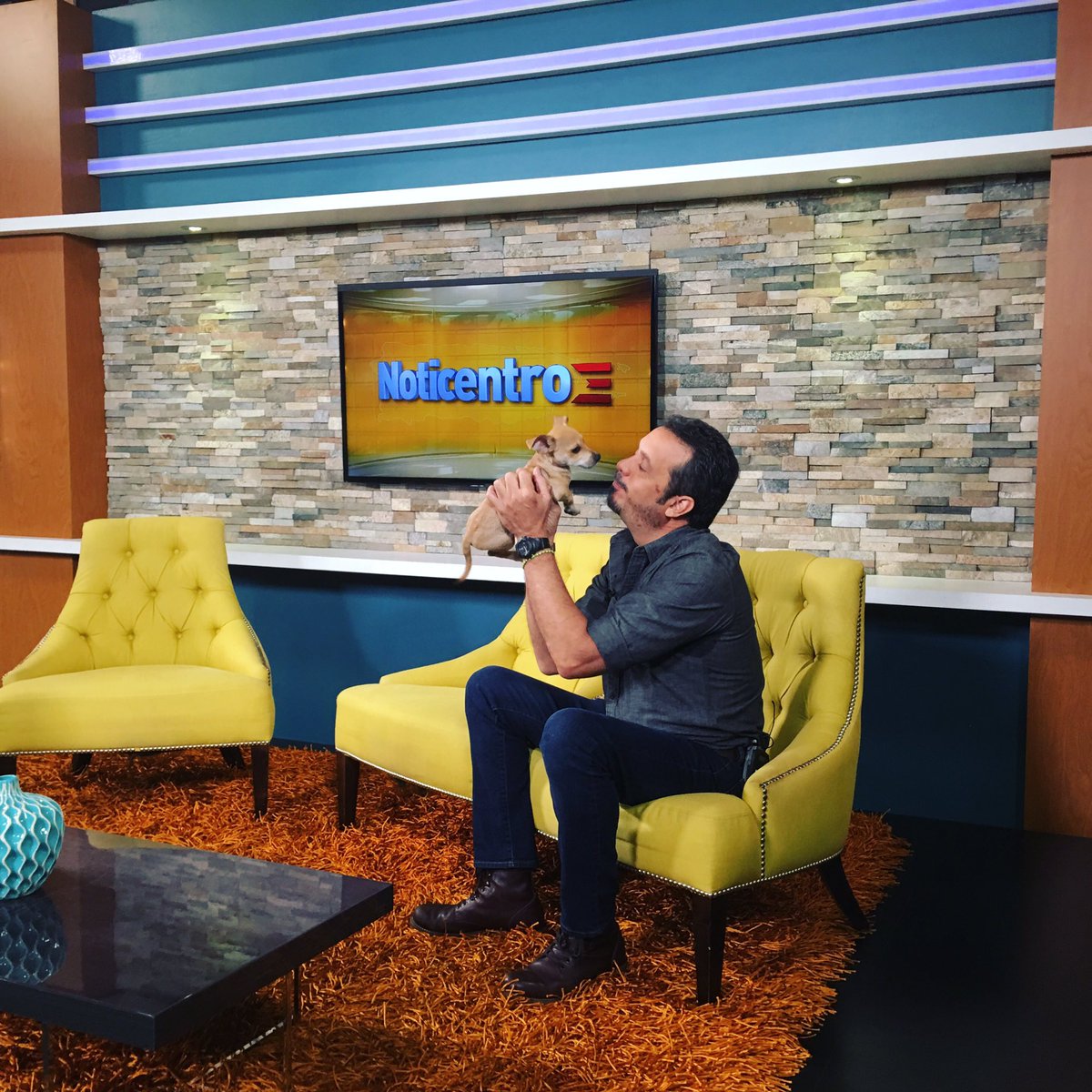 Esta mañana Lizette Diaz y Millo Torres en <a href="/WapaTV/">Wapa Televisión</a> hablando sobre Paddle 4 Paws este domingo en la Laguna del Condado #perro #Arturo #adopt