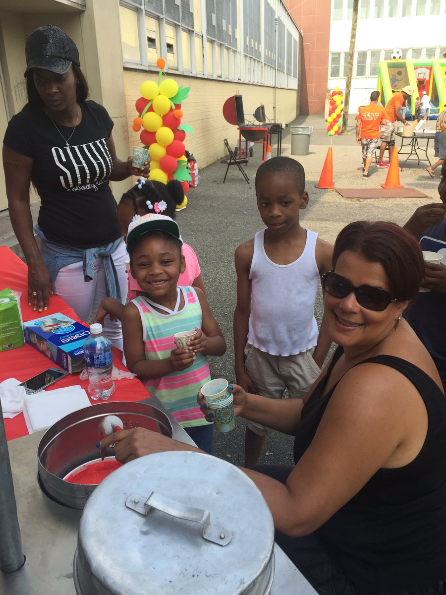 McK_SummerPlus's tweet photo. It's FUN DAY! #NPS #NPSELT  #Newark #NJ #NewJersey #SummerFun  #ELT 
@ELT_Newark https://t.co/KSm920WRcv