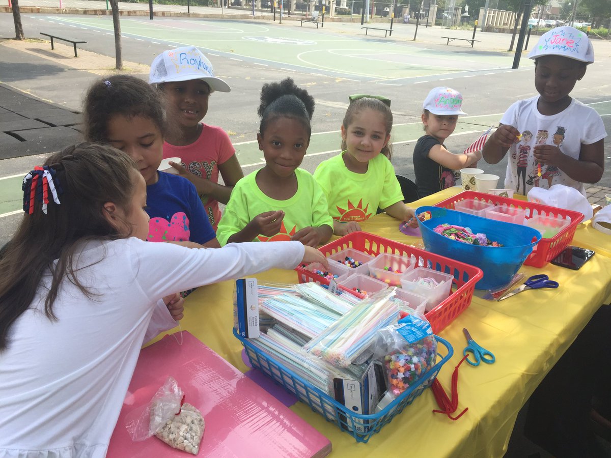 McK_SummerPlus's tweet photo. It's FUN DAY! #NPS #NPSELT  #Newark #NJ #NewJersey #SummerFun  #ELT 
@ELT_Newark https://t.co/KSm920WRcv