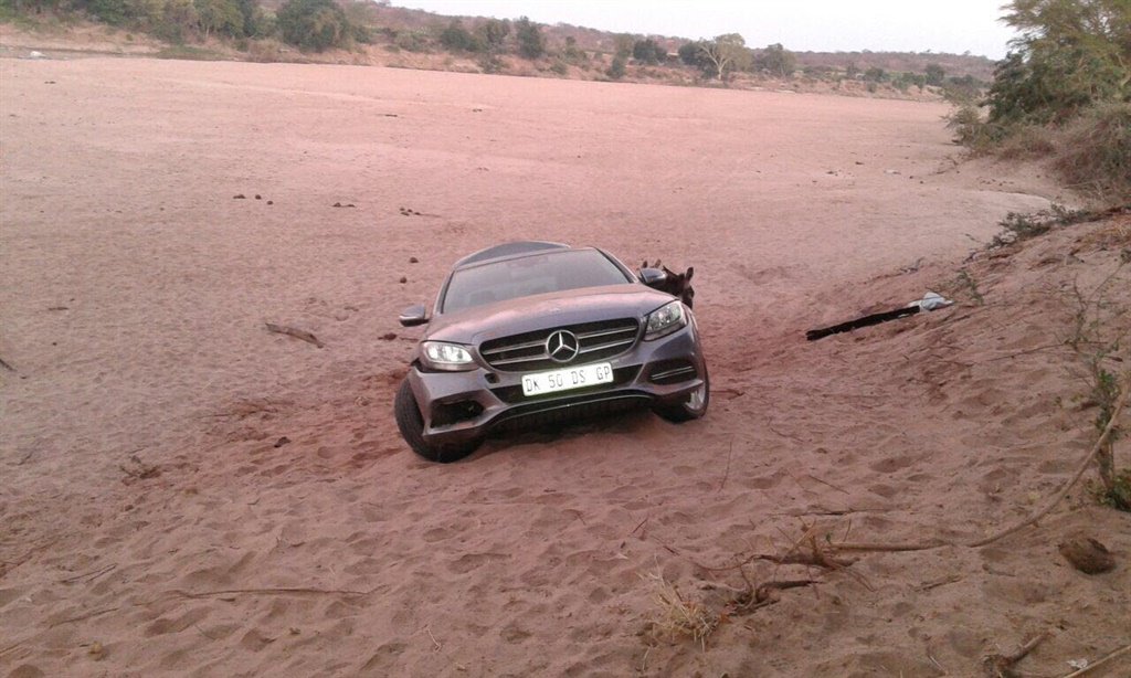 News24's tweet photo. PICS: Syndicate using donkeys to smuggle luxury cars into Zimbabwe https://t.co/S8Jn9KF9NZ https://t.co/LhFJUnbUEi