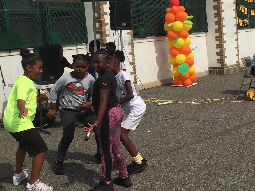 McK_SummerPlus's tweet photo. It's FUN DAY! #NPS #NPSELT  #Newark #NJ #NewJersey #SummerFun  #ELT 
@ELT_Newark https://t.co/EKv8ZCL3Xp