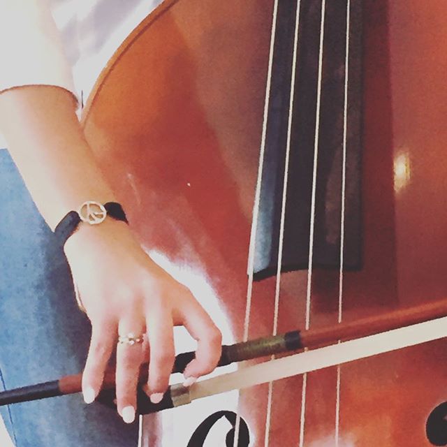 onachanjewelry's tweet photo. Musical morning @_nai_c_ . . . #doublebass #MimiToo #peace #elastic #bracelet #LittleJewels #openring #swarovski #crystals select pieces https://t.co/hXMiQxS6hk