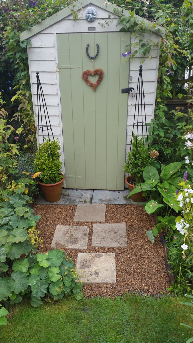 darrenlakin2's tweet photo. Last couple of evenings work in the garden. https://t.co/B63NTsJ5uX