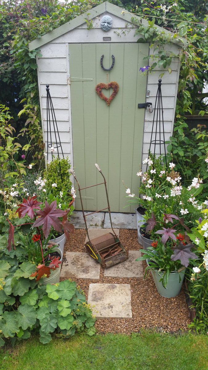 darrenlakin2's tweet photo. Last couple of evenings work in the garden. https://t.co/B63NTsJ5uX
