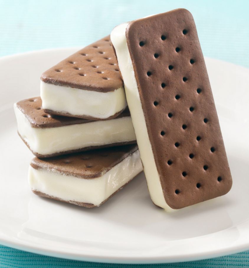 3SheetsBar's tweet image. Come by and ask and get an ice cream sandwich on the house!!

#nationalicecreamsandwichday #3sheetsbar #freestuff