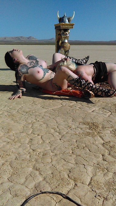 Fun times in the desert with.  @LeyaFalcon https://t.co/gBpwnFgukx<a class="tags" href="/tag/leyafalcon">@leyafalcon</a>