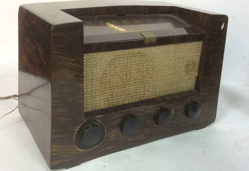 AuctionTBS's tweet photo. Hipster roommate complain about the cost of their half of the Spotify bill? Shut them up with this vintage radio from our upcoming auction. https://t.co/dfbifokNCc