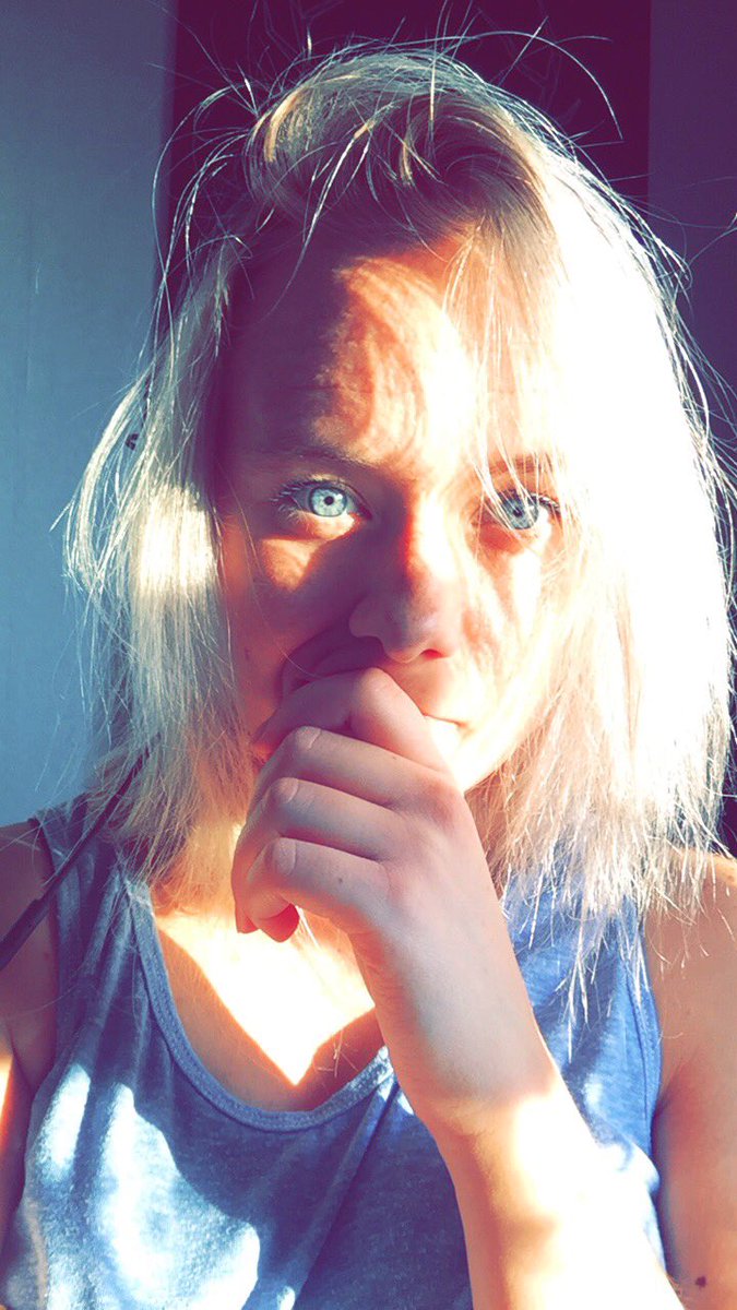 Conduiitz's tweet photo. Ever told u I love my eyes in the sun light 👀👌 kinda creepy but kinda awesome #HelloItMe https://t.co/oKvR2FVH6o