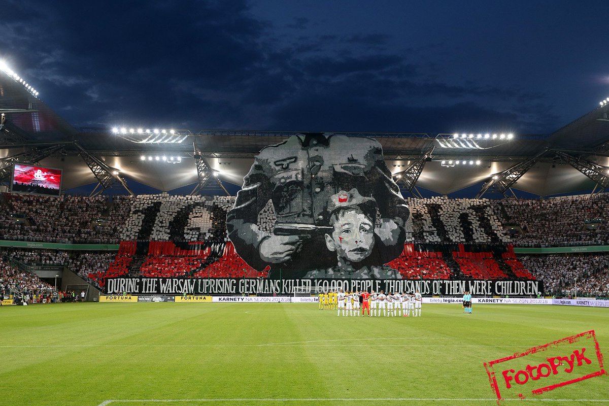 FotoPyK's tweet photo. Cześć i chwała bohaterom!!!
#legia #ultras #legast https://t.co/6lokpec80w