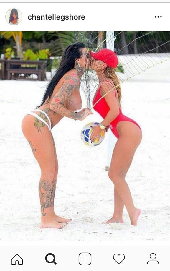 CallzonaFr's tweet photo. @ChantelleGShore and @jem_lucy  please back together amazing couple. https://t.co/yqIoHtYI1Y