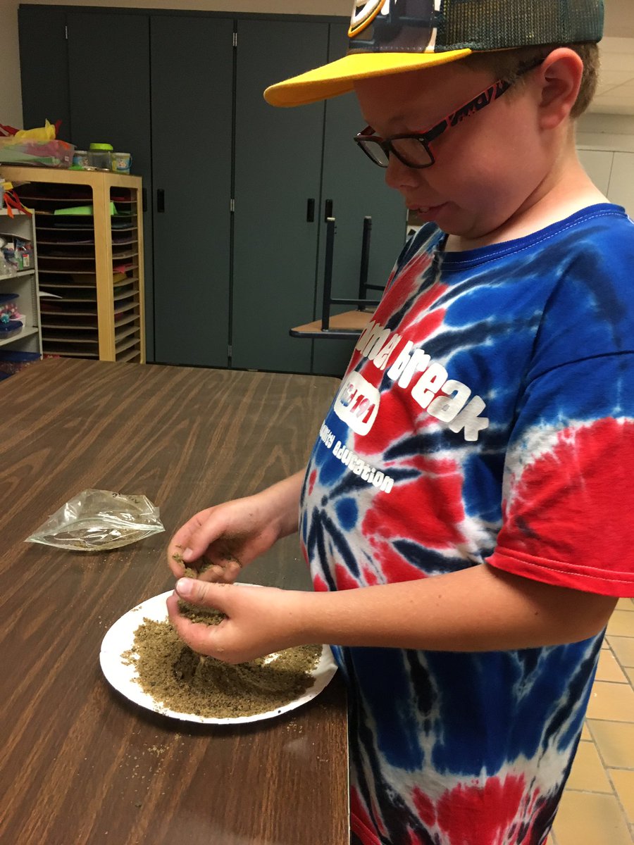 GPSummerBreak's tweet photo. Here's another group making kinetic sand. @191CommunityEd @ISD191 #maker https://t.co/SSDk3faBOV