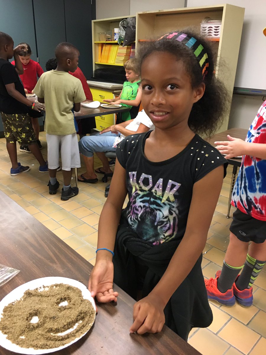 GPSummerBreak's tweet photo. Here's another group making kinetic sand. @191CommunityEd @ISD191 #maker https://t.co/SSDk3faBOV