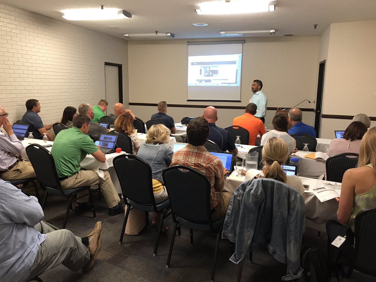 MTEDLeadership's tweet photo. Dr. Rob Watson presenting on Effective Digital Communication. #SAMAI17 https://t.co/0RBozZfYQK