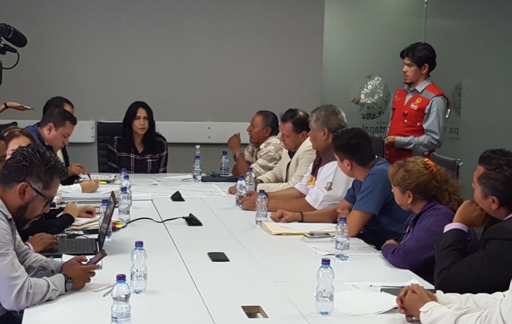 Alc_Iztapalapa's tweet photo. Sigue la transmisión en vivo de la reunión de la Delegada @DioneAnguianoF con líderes del #TianguisTexcoco https://t.co/kGPZP4RE8L https://t.co/gkH6gQbsZj