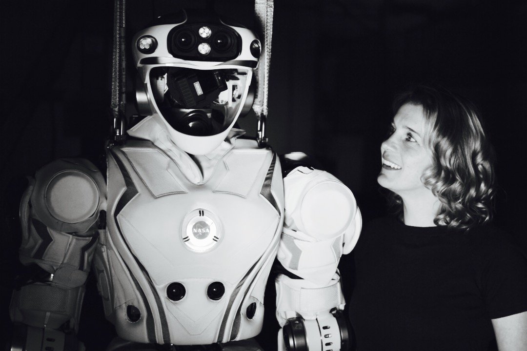 Argonon's tweet image. Hyper Evolution: Rise of the Robots - less than 1 hour till showtime #robotsbbc @windfall_films @BBCFOUR @Ben_garrod @EngineerDG