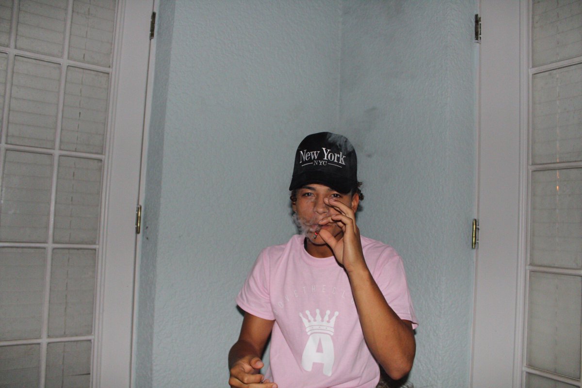 AboveTheClouddz's tweet photo. 👑💨 @baejustthetip https://t.co/qA1hOIme5B