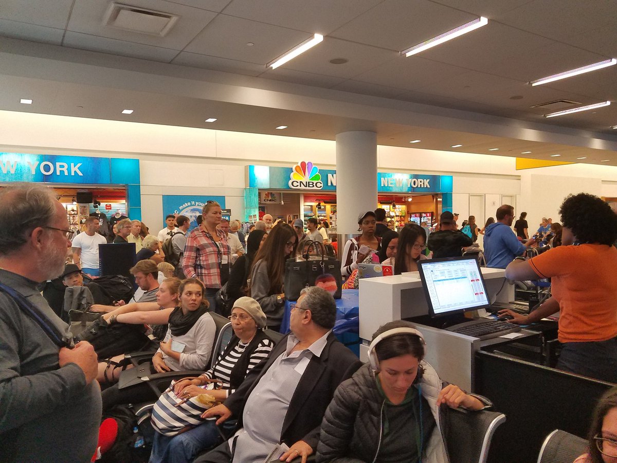 TheWendist's tweet photo. Crowd is about to go hostel after 8 hours of delayed flight. #jetblue #failedflight #angrypassagers @JetBlue you do this, fix it!! https://t.co/BwPbUnsIN6