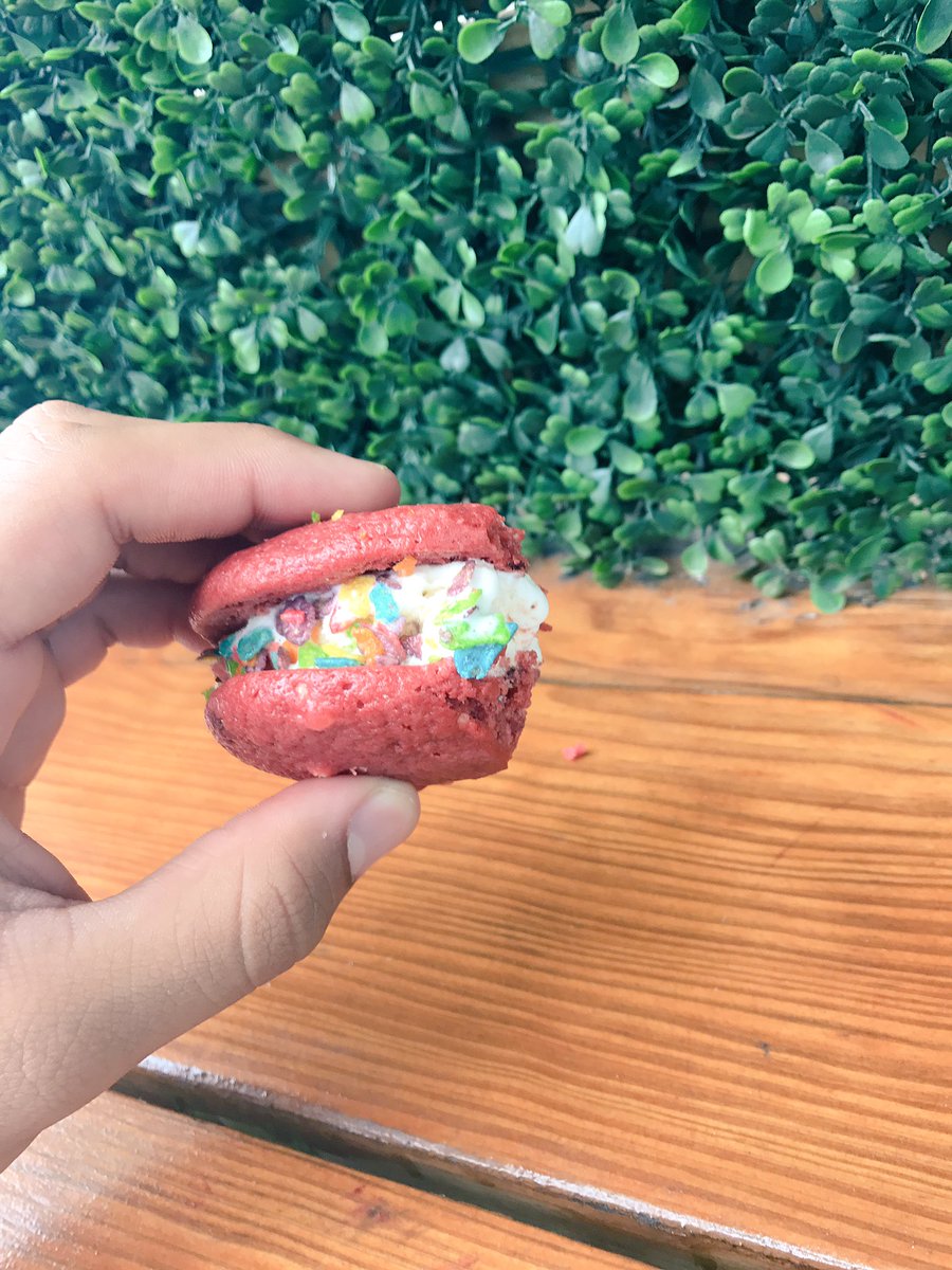 themauryce's tweet image. Bruh this Bedrock ice cream sandwich is fire 🔥 #Merked