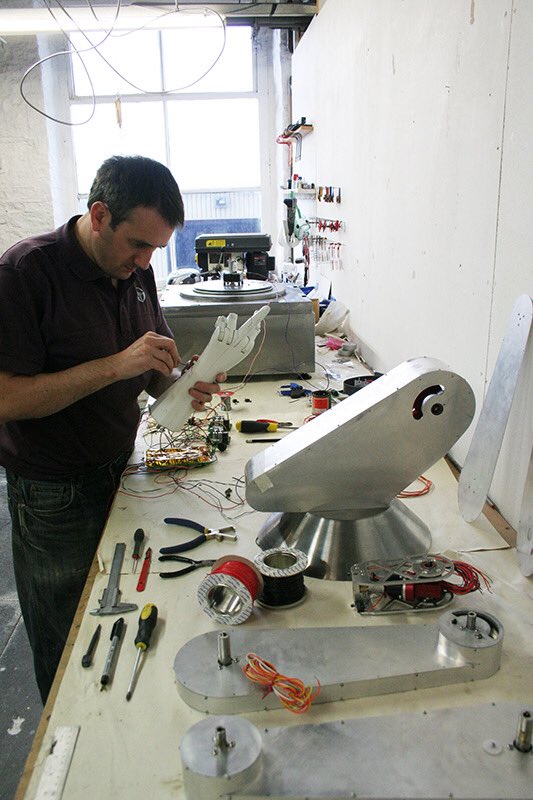 smithautomata's tweet image. A few years ago we ( @Laikingland ) made a robot the inadvertently gave you the finger! #RobotsBBC