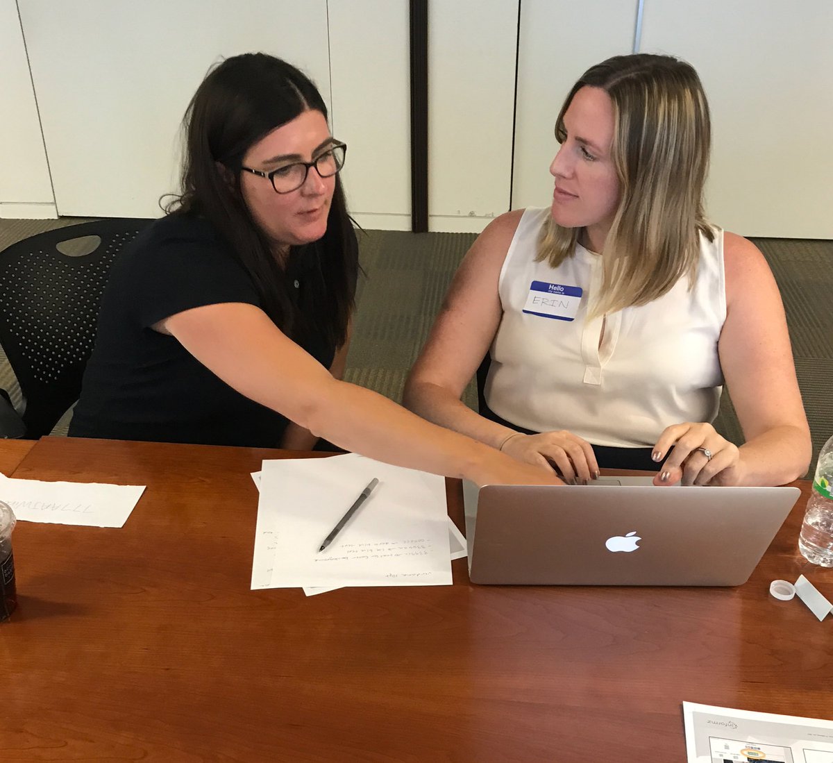 PeterNelsonHL's tweet photo. Action shot. @Informz Jillian works w/our client Erin. #informzroadshow #informznohtml Awesome responsive templates with No HTML. https://t.co/kEJc7Kp9co