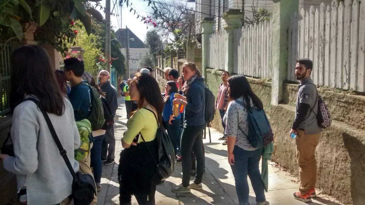 valpoturistico's tweet photo. Una gran participación de la Comunidad tuvimos hoy en nuestros #TourGratuitoalaComunidad 👏👏👏👏 https://t.co/CoXbFZWsdc