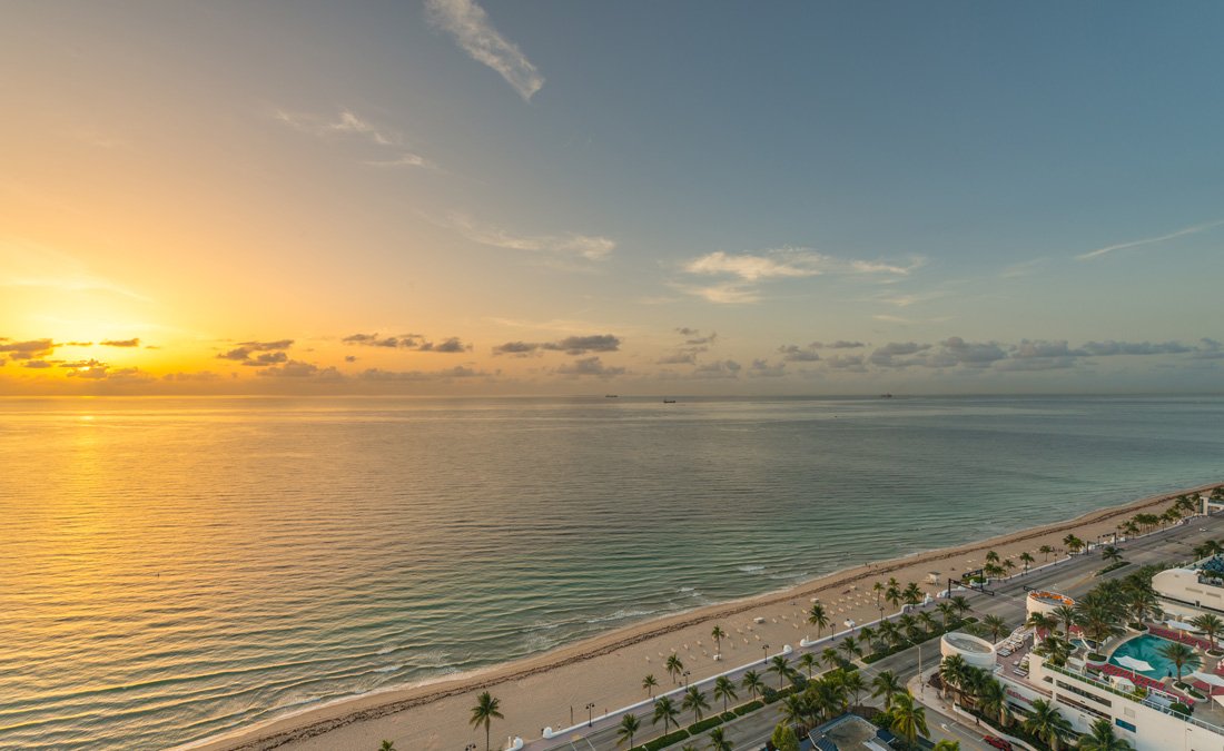 TheOceanFTL's tweet photo. It doesn't get old waking up to #sunrise views like this. #FortLauderdale #owndifferent #owntheocean https://t.co/wxKlKy41EN