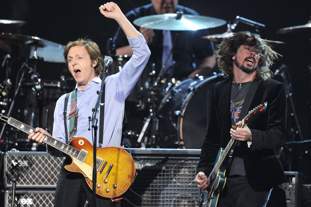 The <a href="/foofighters/">Foo Fighters</a>' forthcoming album will feature <a href="/paulmccartney/">Paul McCartney</a> – but not on bass: trib.al/fd1Aspx