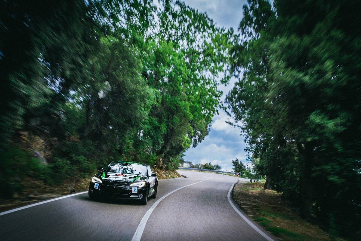 TeslaClubItaly's tweet photo. #ENEROAD: ritorna il tour 100% elettrico in Sardegna. Intervista @UCNET Sponsor Tesla Revolution e @TeslaClubItaly https://t.co/9H0k2AK2Wb https://t.co/JUnpYU54sA