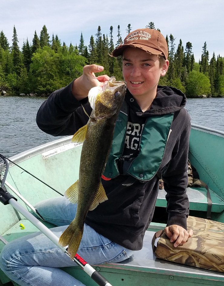 In the summer the #walleyes go a little deeper, hang out at the mouth of rivers or lay off rocky points. #fishingtips #PashaLake #fishing