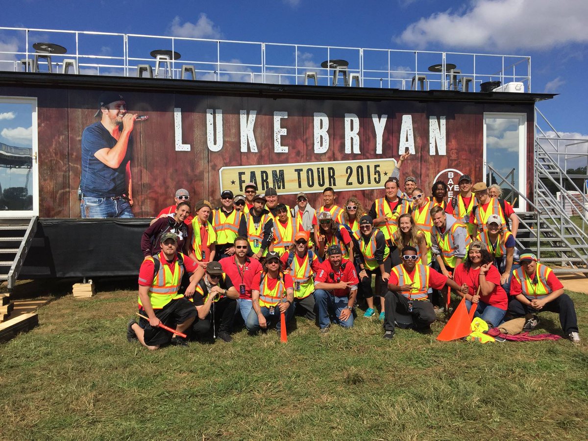 Hiring Traffic Directors for <a href="/LukeBryanOnline/">Luke Bryan Test</a> 's Farm Tour! #FarmTour2017 #Nashvillegigs #LukeBryan #tour E-mail jtmanor@parkingmgt.com