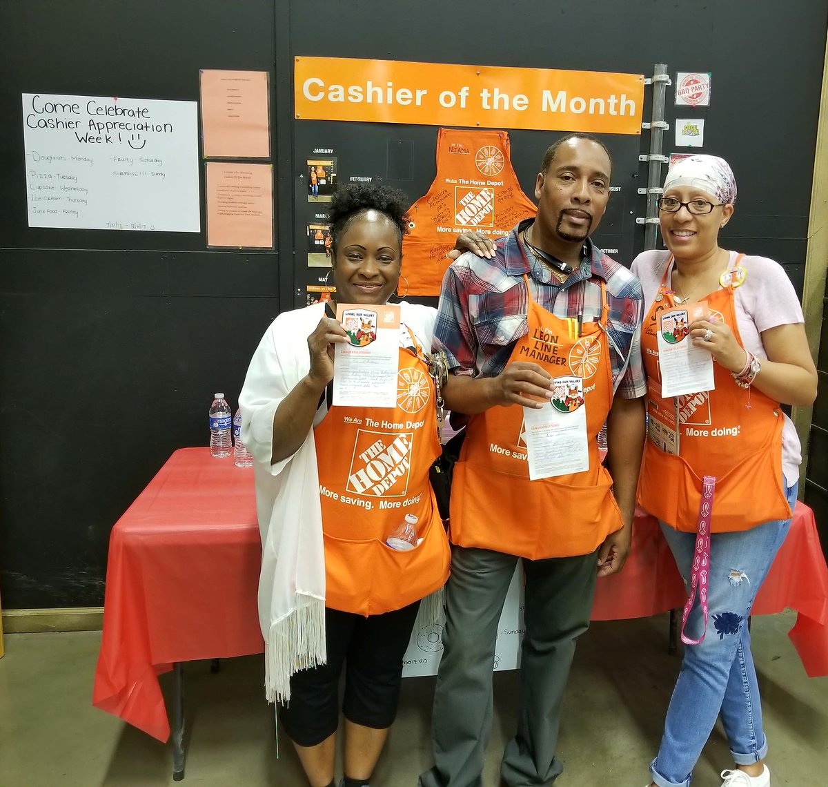 meg_chapman79's tweet photo. #1255 #CashierAppreciationWeek #Cant do it without them #Headcashiers @Suhai_ASDS @hdbosslady @SL_leighton https://t.co/tiwqLLRYfg