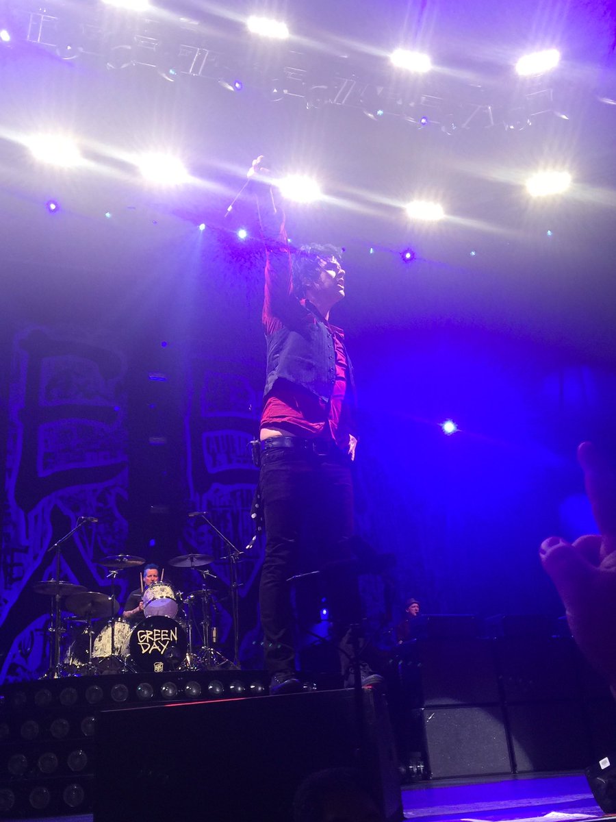 FlogGnawed's tweet photo. I waited 9 years to see Green Day and wow was it worth it. https://t.co/0qcrbn4HET