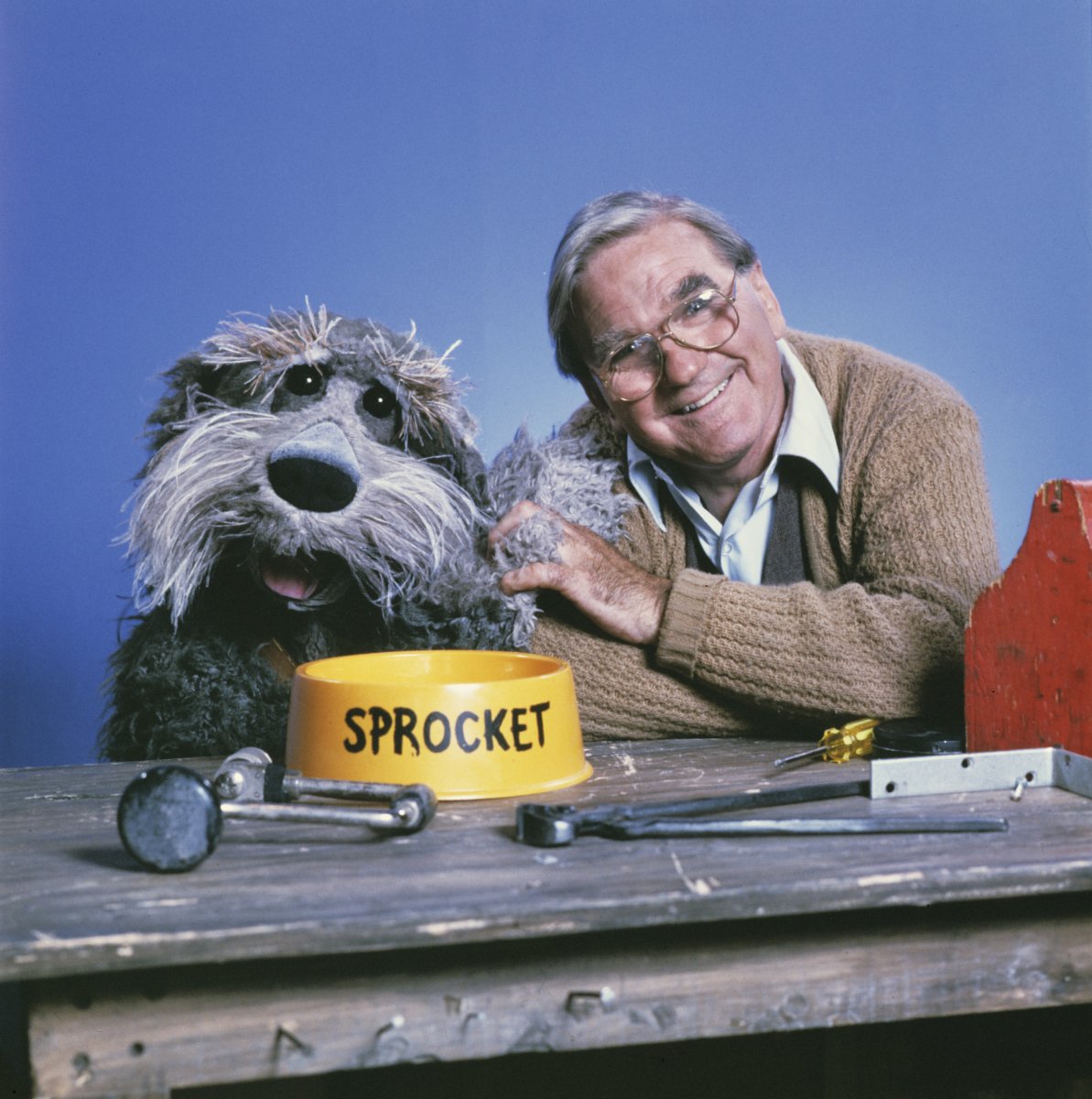 Fraggle Rock on Twitter: "Doc &amp; Sprocket are the best of friends! Who else is obsessed with their furry friend? #FraggleRock #Sprocket https://t.co/KDStOmZQ0J" /