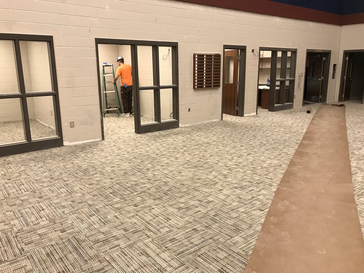 jhsredregiment's tweet photo. We have carpet!! https://t.co/W2VqJhTm8Y