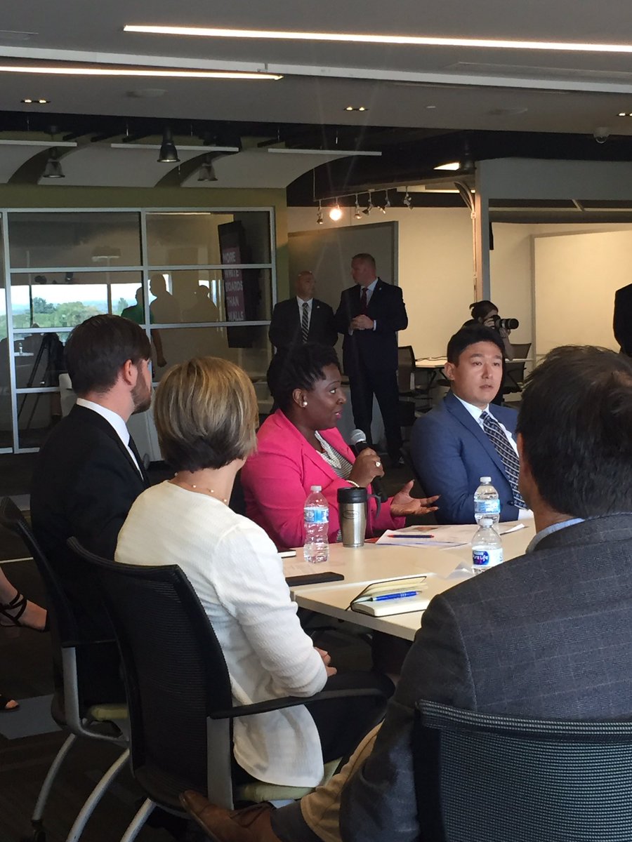 RepMcClinton's tweet photo. Great joining @GovernorTomWolf at the #UniversityScienceCenter for an exchange w/ leading scientist entrepreneurs!! @un https://t.co/OXud7RLNc4