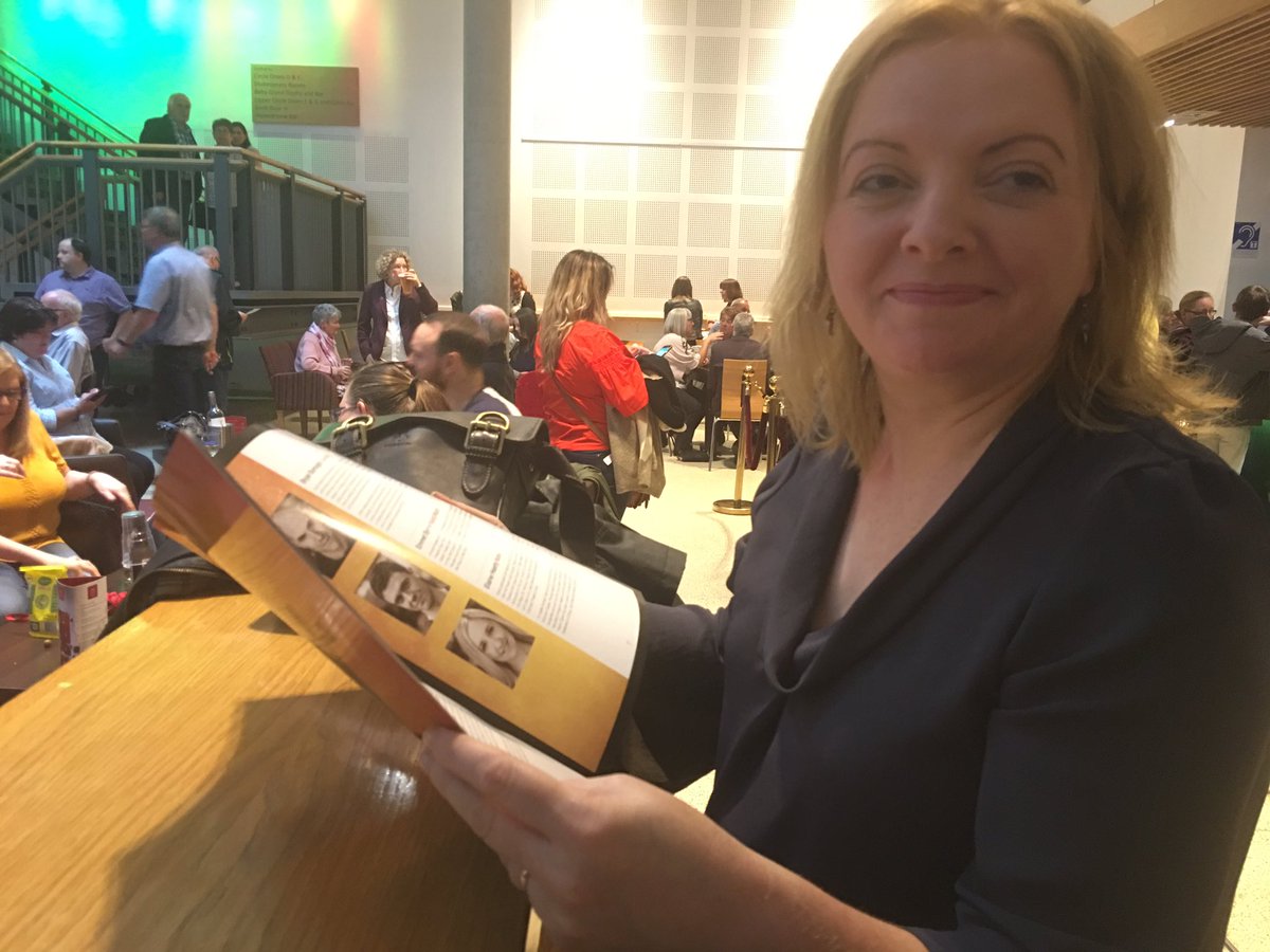 rothramach's tweet photo. Daibhreas na 30í &amp; diongbháilteacht mná  athchruthaithe @gohbelfast iompraíonn ceol/liricí scéal Angela le cumhacht &amp; beagán dóchais fosta https://t.co/8dJnDgzFF6