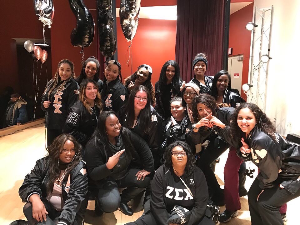 ou_zchis's tweet photo. Nothing like Peachy Wednesdays ๐๐๐ค #peachywednesdays #TeamOu #zetasigmachi #zchis #sisterZ #Oaklanduniversity #radiant https://t.co/ymn5vQPQkt