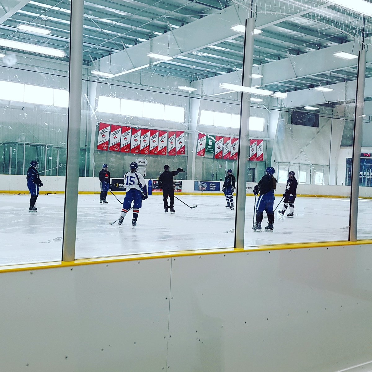 JrDolphins's tweet image. Our 2017-18 @JrDolphins putting in the time during their 2hr private session with @DefenseFirst. #gettinganedge #bleedblue