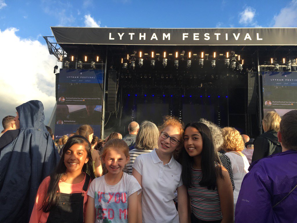 ShutterLeaf's tweet photo. @lythamfestival the kids are having a great time. https://t.co/9eSFtREEwT