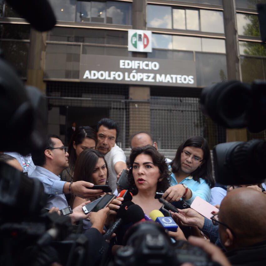 IvonneOP's tweet photo. Acabo de presentarle al Presidente @EnriqueOchoaR lo que muchos militantes pensamos que debe cambiarse para tener un PRI más competitivo. https://t.co/maC2EcfTmF