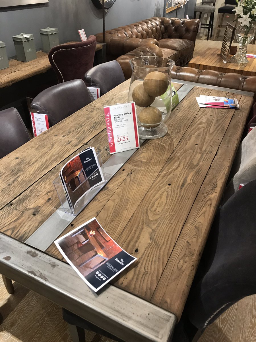 relativeMC's tweet photo. What do you think new desk for the office?!?!? ☺️🤞🏻🤔 @Arighi_Bianchi aribib #funkyoffice #creativestudio #Marketing #creativity #design https://t.co/9YUJh6uGdj